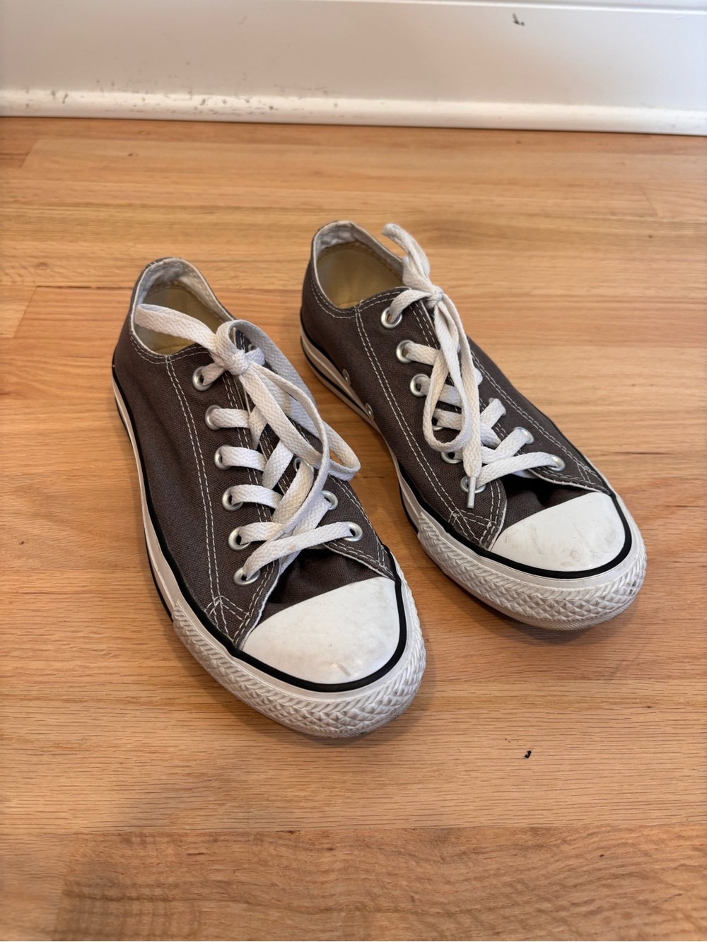 Converse Chuck Taylor All Star sneakers in charcoal gray low-top size 7